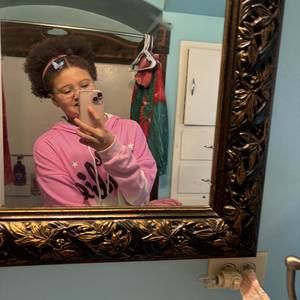 Meet your Posher, Abigail